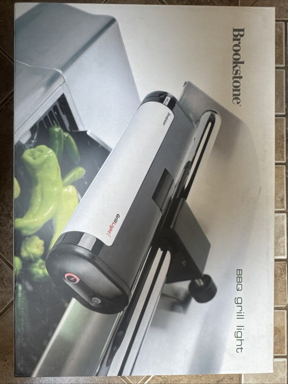 BROOKSTONE BBQ GRILL LIGHT FOR GREAT GRILLING AT NIGHT (NEW IN BOX)